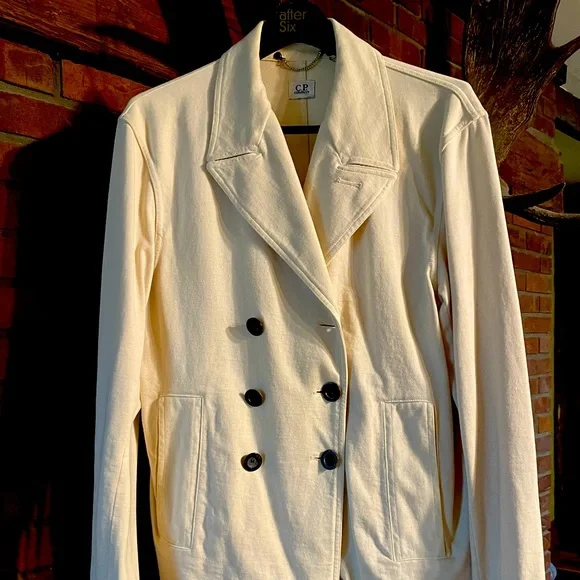 Like new C.P.Company 1250 light 3 seasons jacket in Ivory 40 R dbl breast cotn